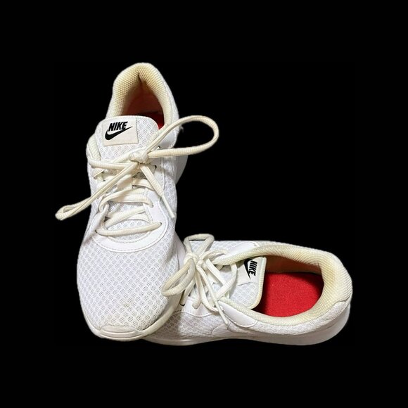 Nike Tanjun White Women's | Sleek Comfort Icon | Size 7.5 - Picture 2 of 4